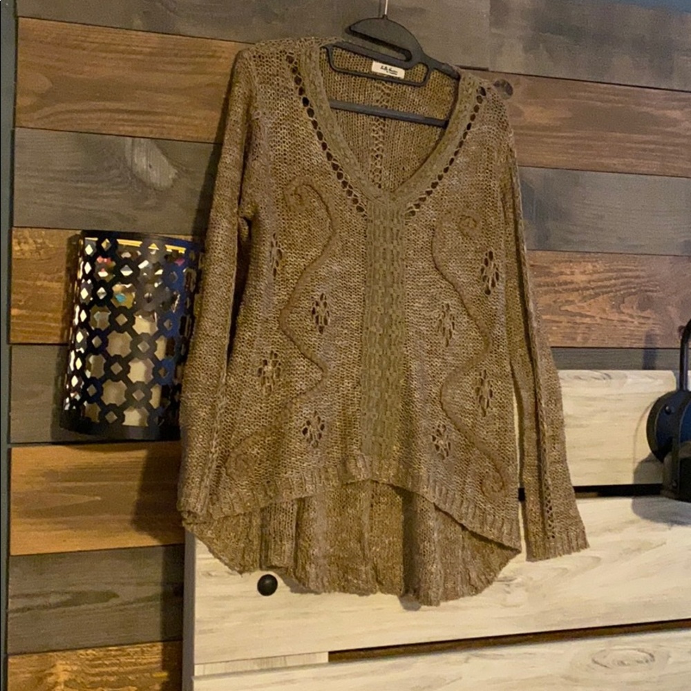 XS/S asymmetrical hem knit sweater